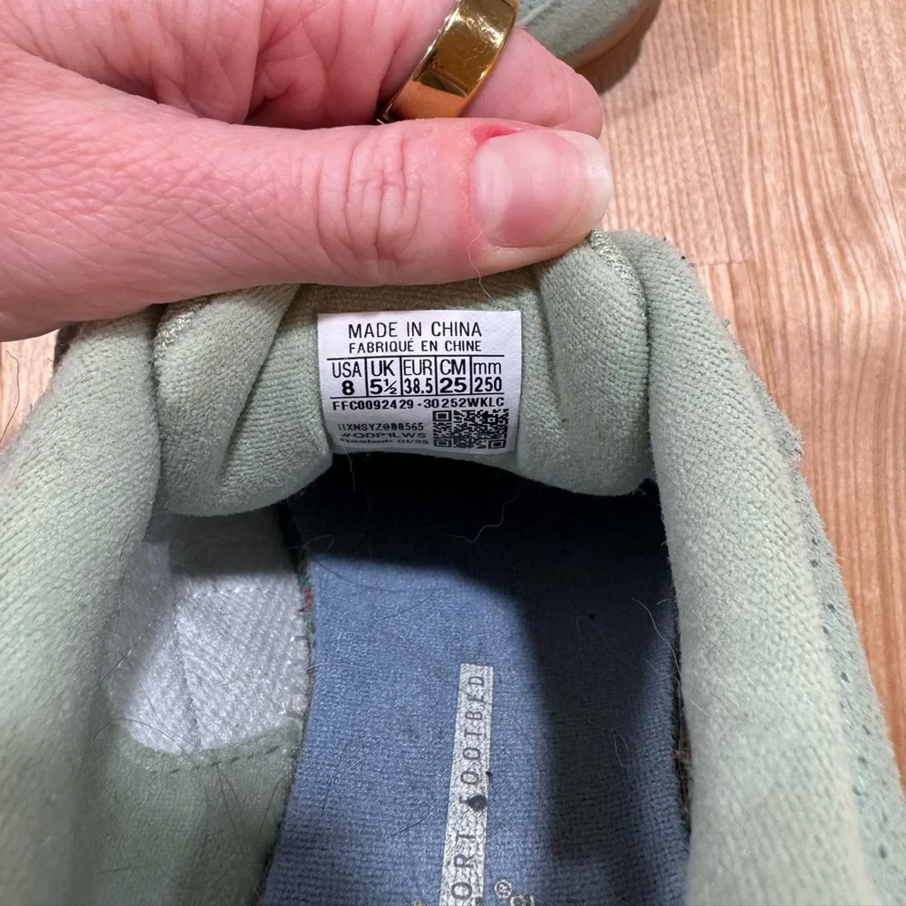 Women’s Reebok Green Suede Sneakers with White Stripe and Brown Soles - Picture 4 of 5